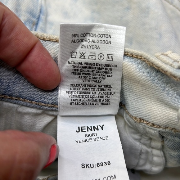 DL1961 JENNY SKIRT NWT VENICE BEACH  FROSTED DISTRESSED DENIM SZ 6 - Picture 5 of 8